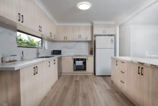 Spacious 4BR Family Home Near Garden City - 6