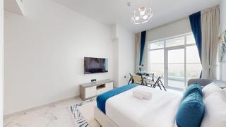 Vacationer Holiday Homes I Premium Studio I Pool & Gym Access I Near Miracle Garden I Opalz Tower 2 - 2