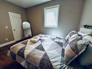 Riverview Walk to Falls Newly Renovated 6 BDRMS - 9