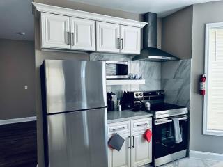 Riverview Walk to Falls Newly Renovated 6 BDRMS - 6