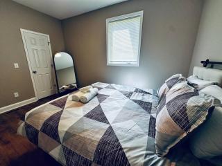 Riverview Walk to Falls 2BDRM Renovated 1st floor - 6