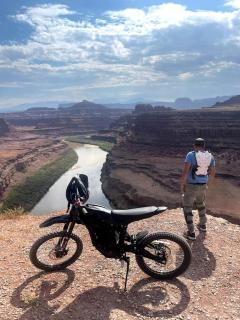 Luxurious Cave for a Romantic Retreat near Arches National Park in Moab, Utah - 1