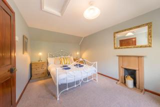 Jasmin-Y-Ffynnon - 1