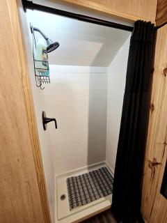 Beautiful Rustic Wagon with Modern Interior and Outdoor Hot Tub for a Unique Romantic Getaway near Lake O' the Pines, Texas - 6