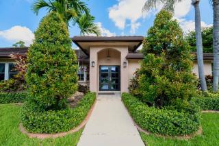 Poolside Miami Paradise with BBQ & Outdoor Lounge - 6