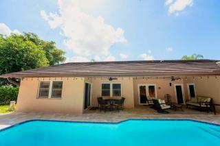 Poolside Miami Paradise with BBQ & Outdoor Lounge - 4