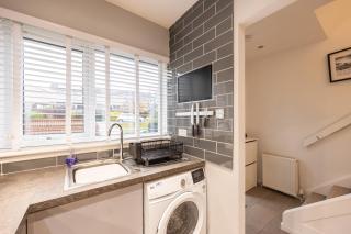 Bright 1-Bed Home with Garden Near Braid Hills Golf Course - 1