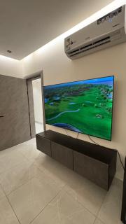 استديو دخول ذاتي وشاشة 75 بوصة - 8