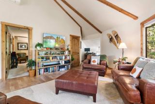 4BR Cabin near Fly-In Lake with Deck Dining & BBQ - 9