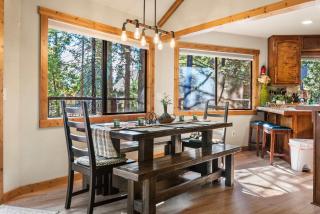 4BR Cabin near Fly-In Lake with Deck Dining & BBQ - 7