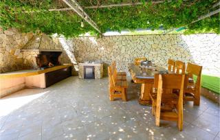 Cozy Apartment In Sreser With Wifi - 1