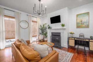 Historic second story apt walkable everywhere - 3