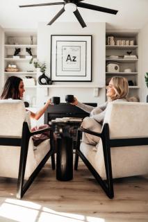 Craftsmen Gem 2-BR House Walk Whiskey RowSleep 6 - 9