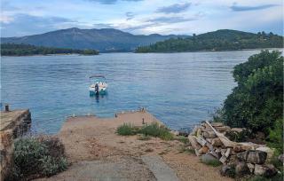 2 Bedroom Gorgeous Apartment In Lumbarda - 2