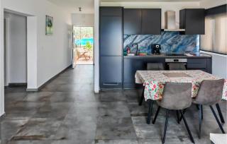 2 Bedroom Gorgeous Apartment In Lumbarda - 6