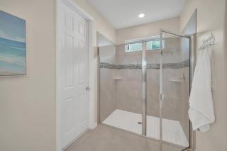 Tropical Lake View Retreat - 8