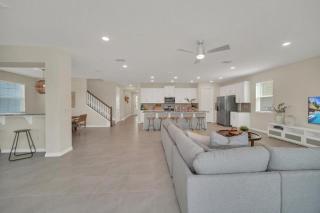 Tropical Lake View Retreat - 2