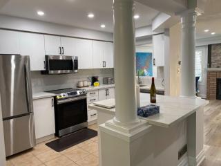 House of 3 Bed 3 Wash-Crib-King Bed-85' TV-Wrkspce - 3