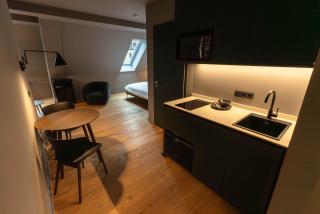 Conlon House Central - 7