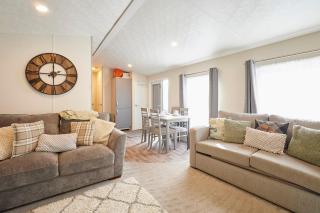 Pine Lodge with Hot Tub - 1