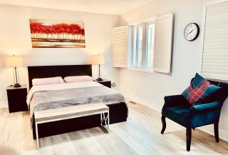 House of 3 Bed 3 Wash-Crib-King Bed-85' TV-Wrkspce - 1