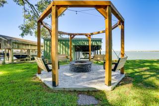 Lakefront Livingston Vacation Rental with Boat Dock! - 8