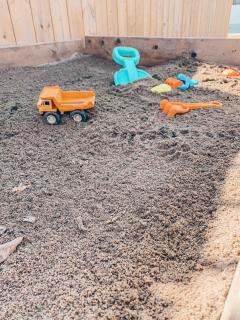 Shores of Erie Guest House - 9