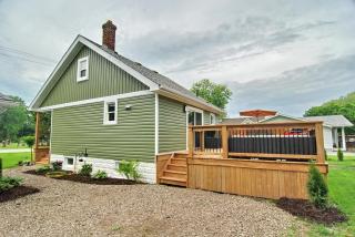 Shores of Erie Guest House - 9