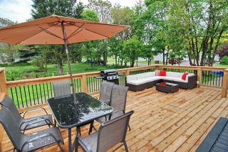 Shores of Erie Guest House - 6