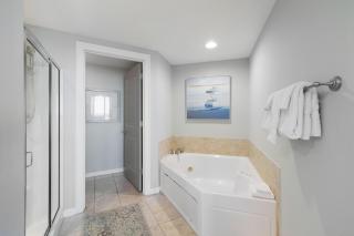 The Colonnades 701 - 5