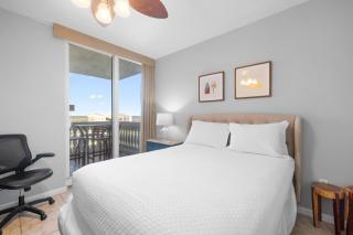 The Colonnades 701 - 2