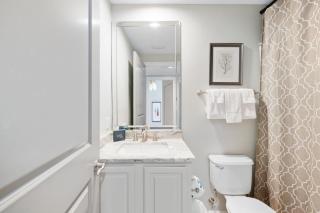 The Colonnades 701 - 1