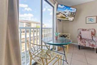 Cozy Beachfront Condo with Pool - 8