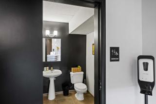 The 333 Suites 204 - Stay for 2 - 1