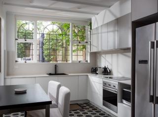 Charming 2-Bed Terrace in Prestigious Ascot - 0