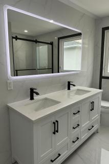 Charming Renovated Bungalow, 2 Queen Beds, Parking & Laundry - 4