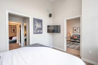 Downtown King Retreat, Reds Walk, Sleeps 6 - 7