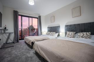 Penthouse in Central Nottingham with Hot tub and Games - 4