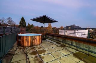 Penthouse in Central Nottingham with Hot tub and Games - 6
