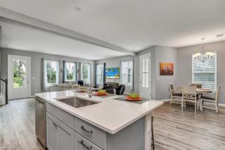 Sunny Amp Bright Modern Retreat - 7