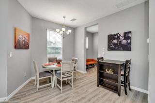 Sunny Amp Bright Modern Retreat - 6