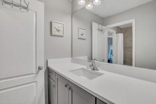 Sunny Amp Bright Modern Retreat - 9