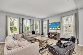 Sunny Amp Bright Modern Retreat - 5