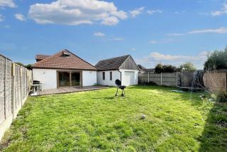 NexStay Bournemouth Retreat 5 Bed Luxe Bungalow - 3