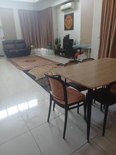 UmarHarraz Homestay#Malay Family Staycation#PEACEFUL AND SPACIOUS#NETFLIX N YOUTUBE#POOL FOR KIDS - 1