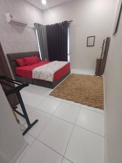 UmarHarraz Homestay#Malay Family Staycation#PEACEFUL AND SPACIOUS#NETFLIX N YOUTUBE#POOL FOR KIDS - 2