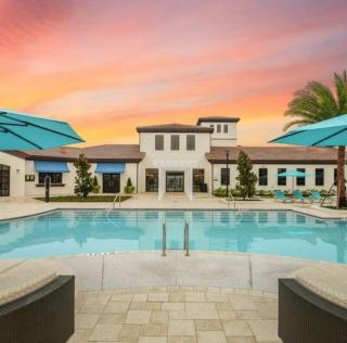 Dreamy 5BR Townhouse with Private Pool - 7