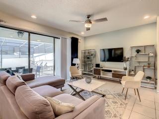 Dreamy 5BR Townhouse with Private Pool - 6