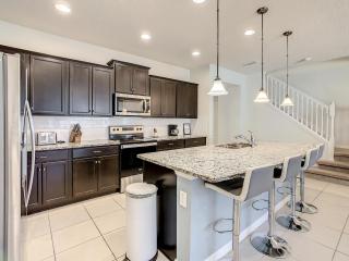 Dreamy 5BR Townhouse with Private Pool - 4