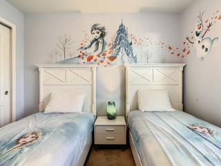 Dreamy 5BR Townhouse with Private Pool - 2